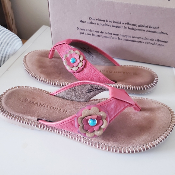 Manitobah Mukluks Wasaga Flip-Flop Red/Rouge- 6M - Picture 10 of 12